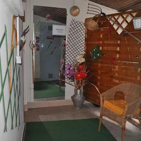 Chez Paulo Et Maria Bed & Breakfast Meru